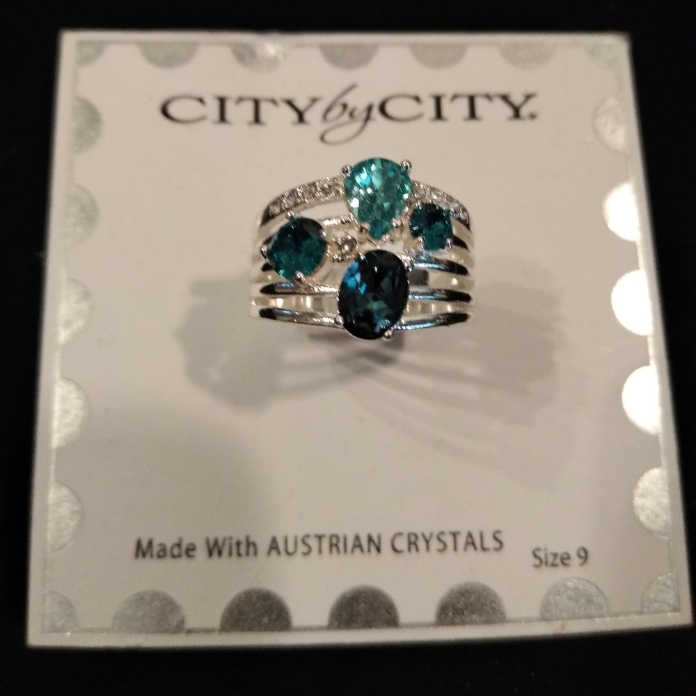 NEW SZ 9 RING WITH MULTI TONE BLUE CRYSTALS
